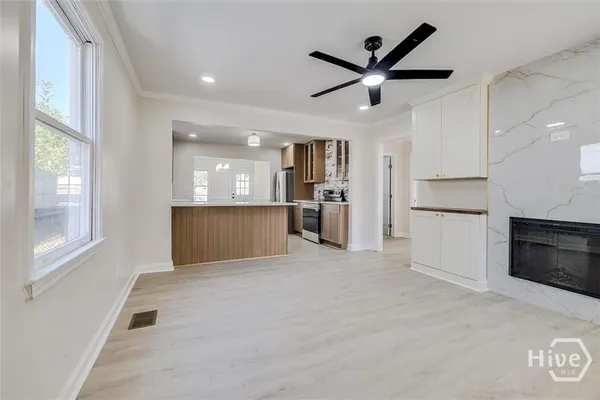 $2,400 | 2110 East 56th Street, Savannah, GA 31404