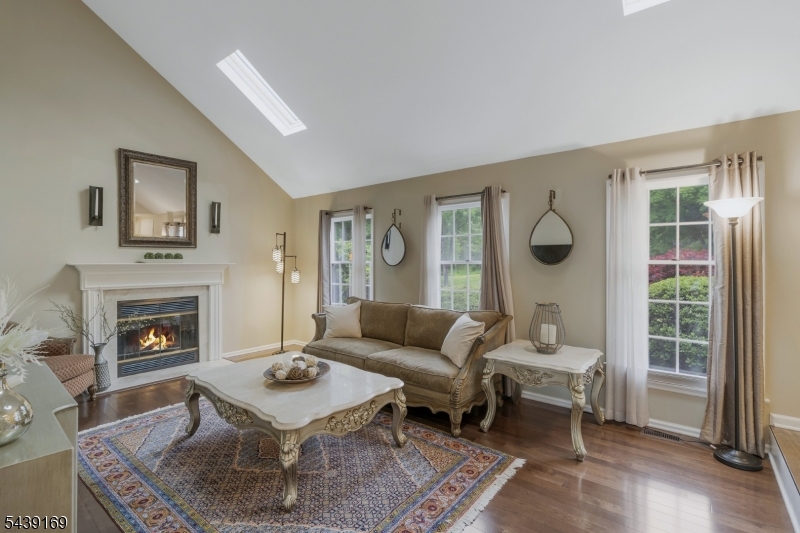 11 Hampton Court Bernards, NJ 07920 - Photo 4 of 30