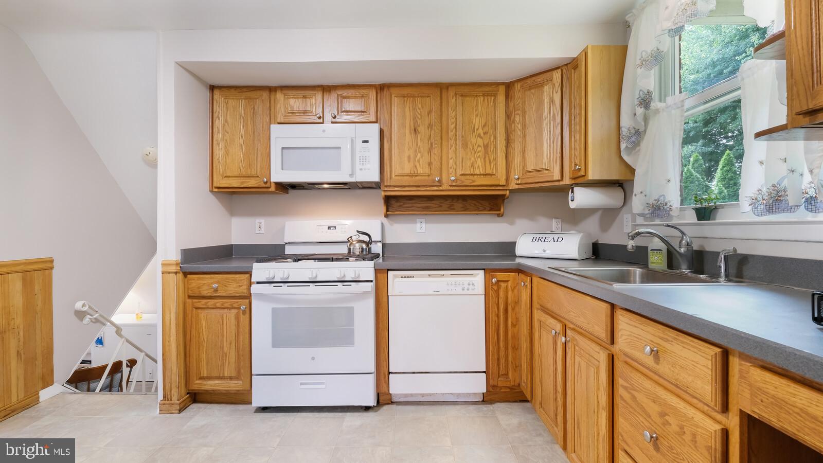 717 Cambridge Road Brookhaven, PA 19015 - Photo 10 of 33 Gallery Image 10