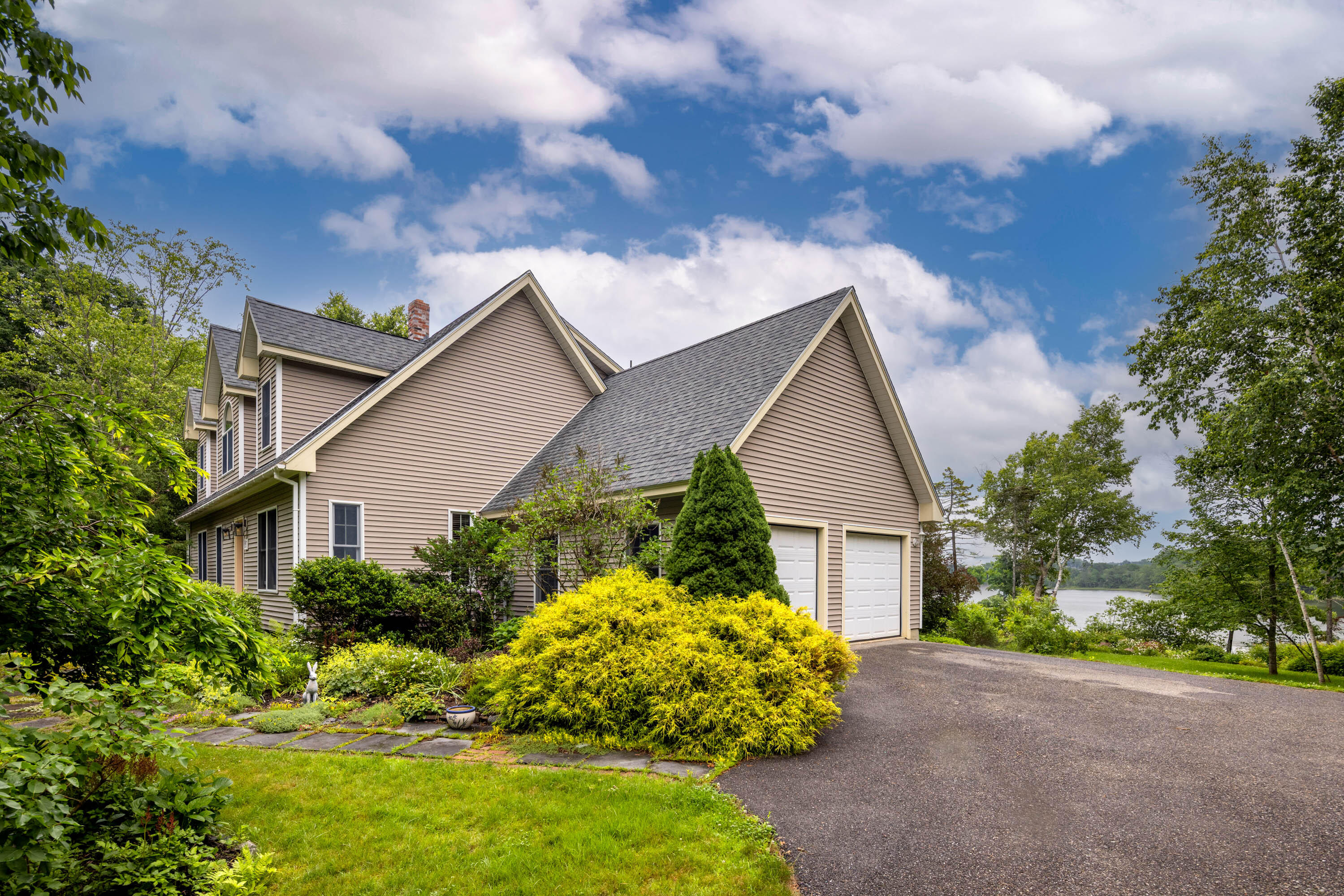 147 Ledge Road South Thomaston, ME 04858 - Photo 3 of 40 Side View of Home