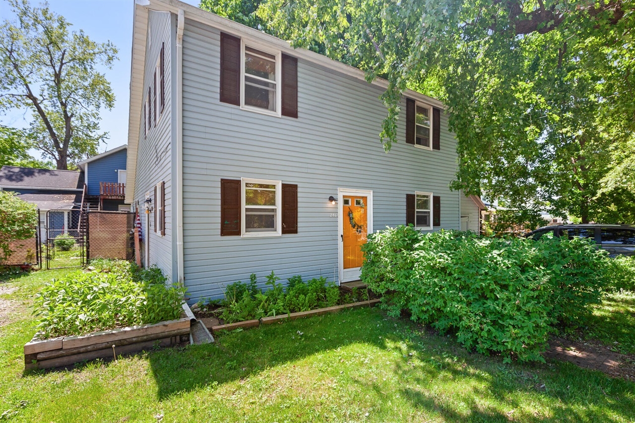 246 Washington Street Clinton, MI 49236 - Photo 2 of 36