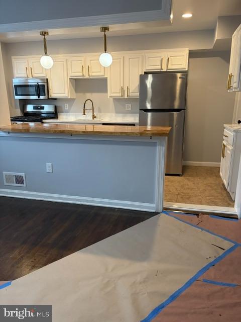 1107 Cooks Lane Baltimore, MD 21229 - Photo 6 of 26 Kitchen