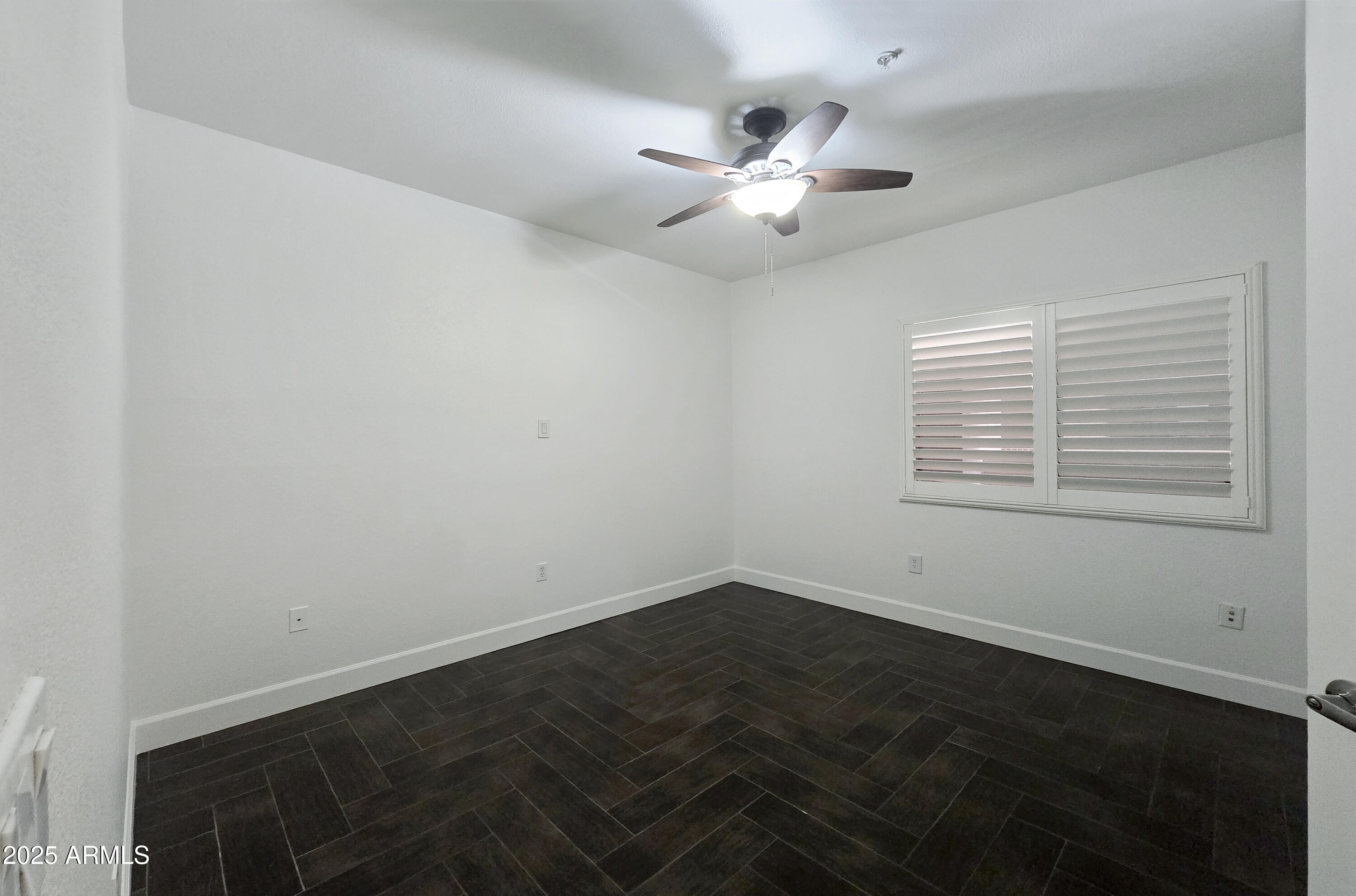 920 East Devonshire Avenue, Unit 2009 Phoenix, AZ 85014 - Photo 11 of 24 a view of a room that has a window in it