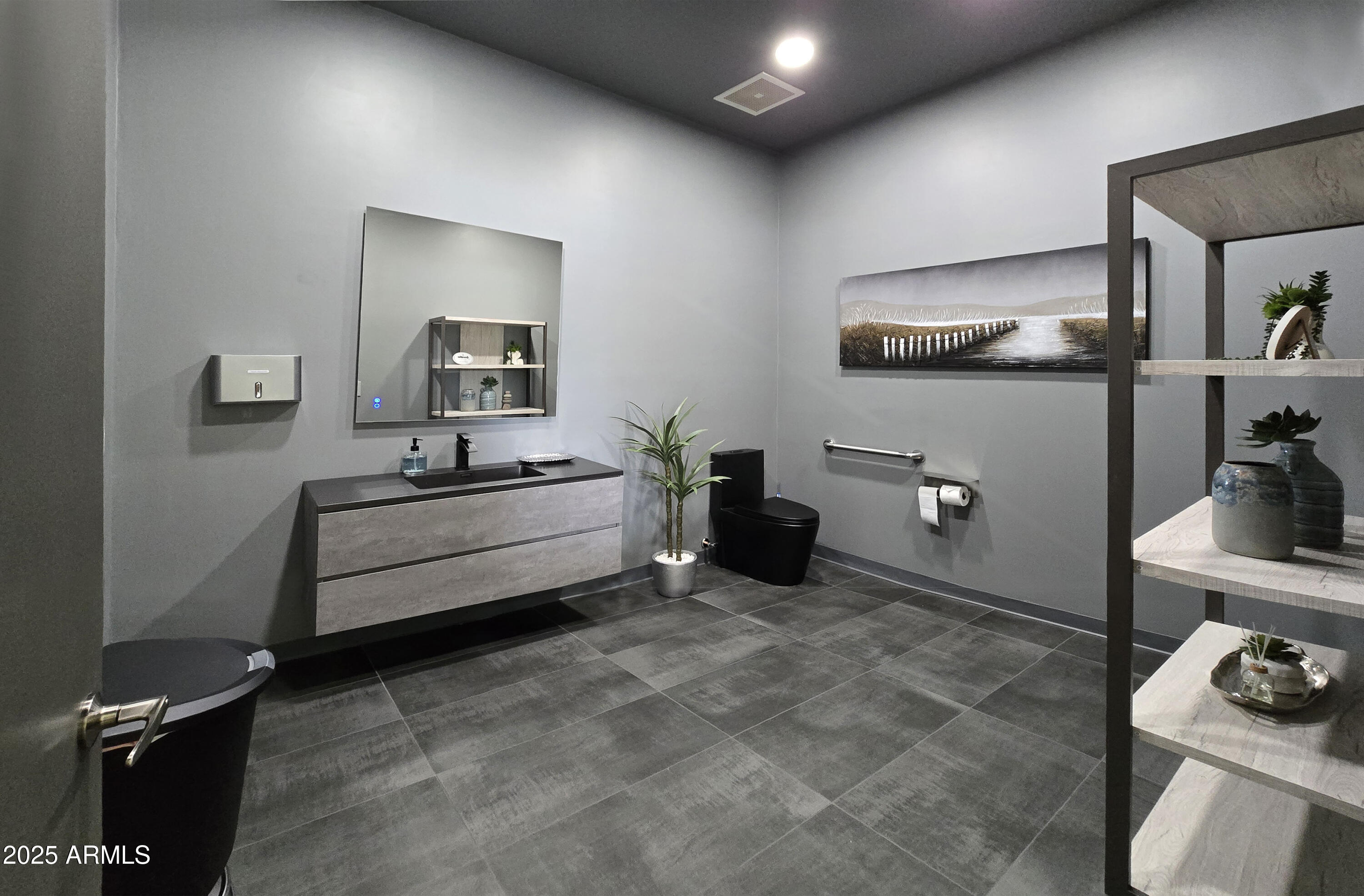 920 East Devonshire Avenue, Unit 2009 Phoenix, AZ 85014 - Photo 20 of 24 a bathroom with a sink and a mirror