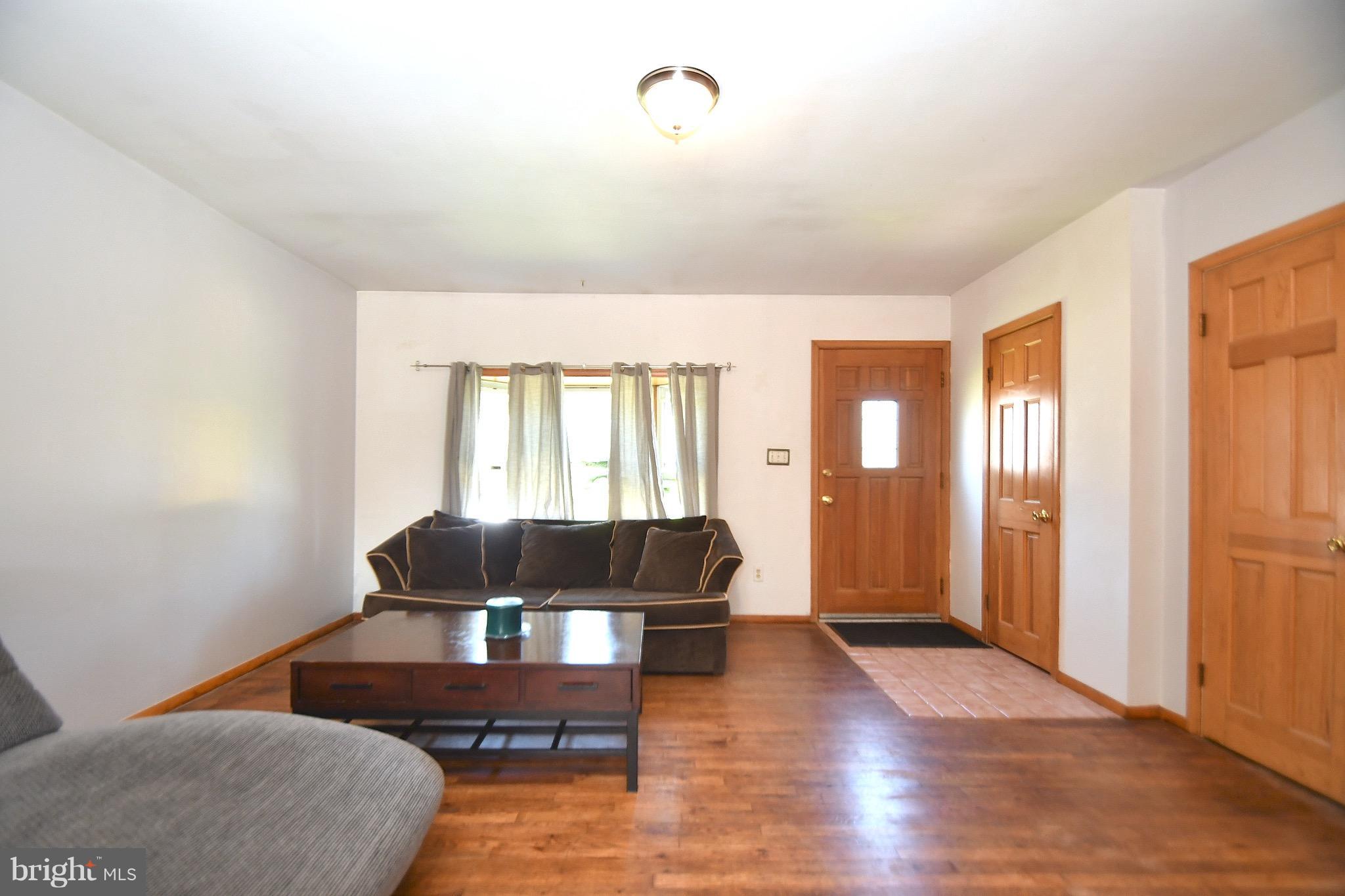 4723 Raspe Avenue Baltimore, MD 21206 - Photo 3 of 28 Living Room