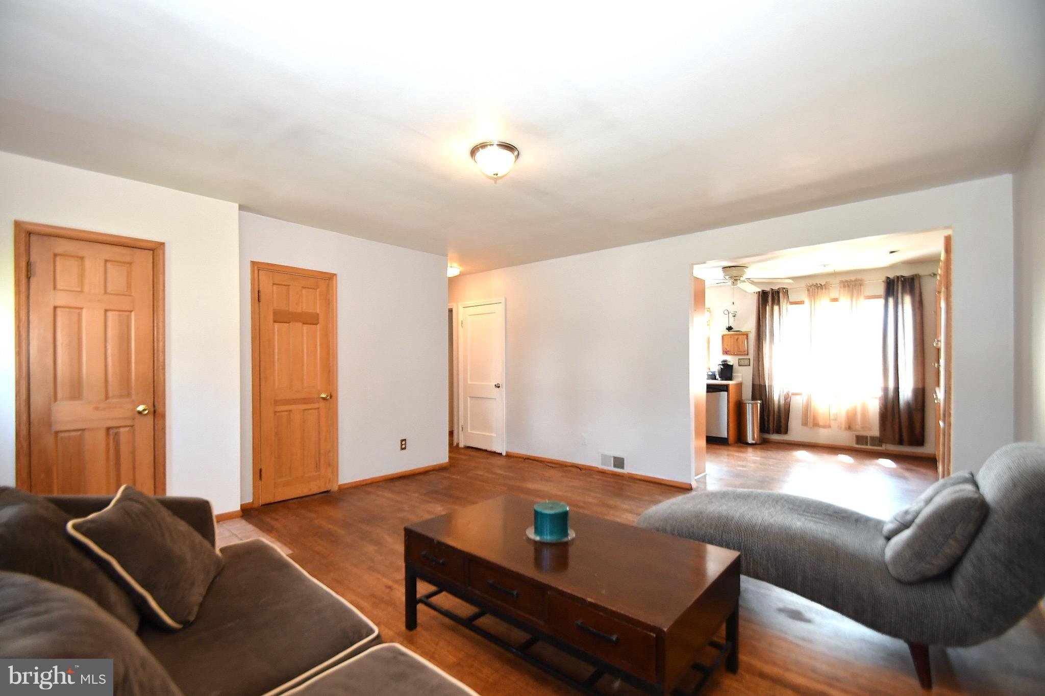4723 Raspe Avenue Baltimore, MD 21206 - Photo 5 of 28 Living Room