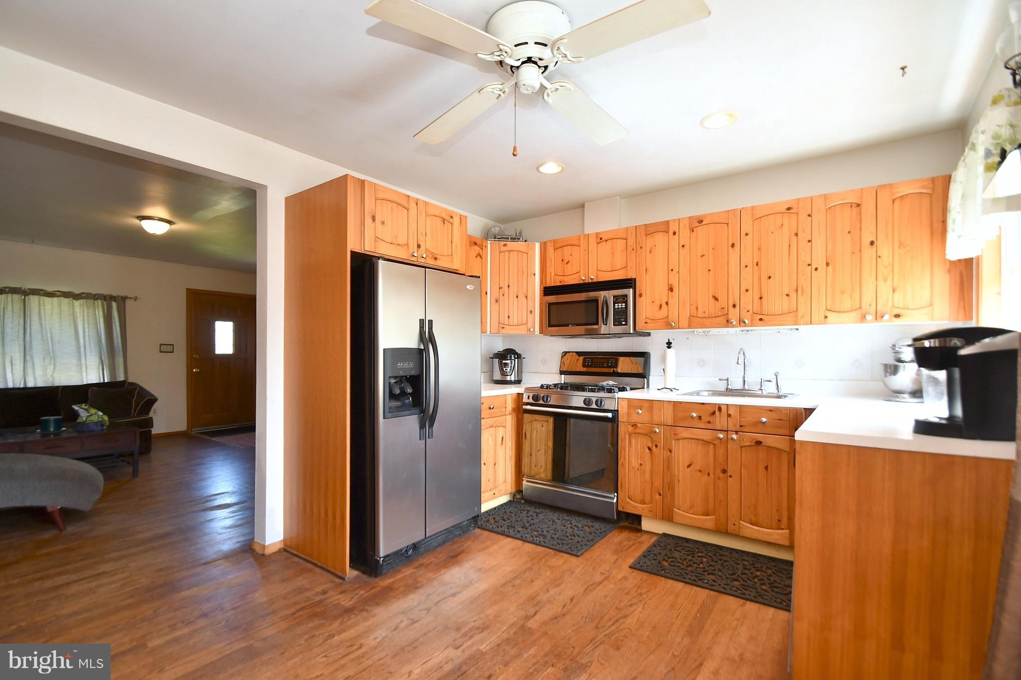 4723 Raspe Avenue Baltimore, MD 21206 - Photo 9 of 28 Kitchen