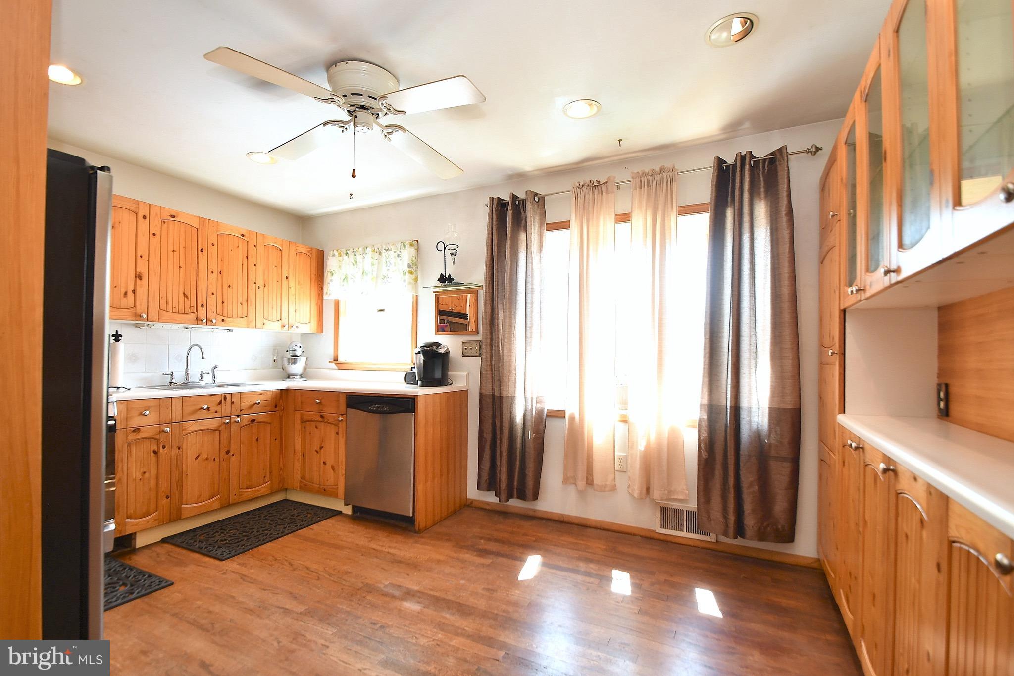 4723 Raspe Avenue Baltimore, MD 21206 - Photo 10 of 28 Dining Room