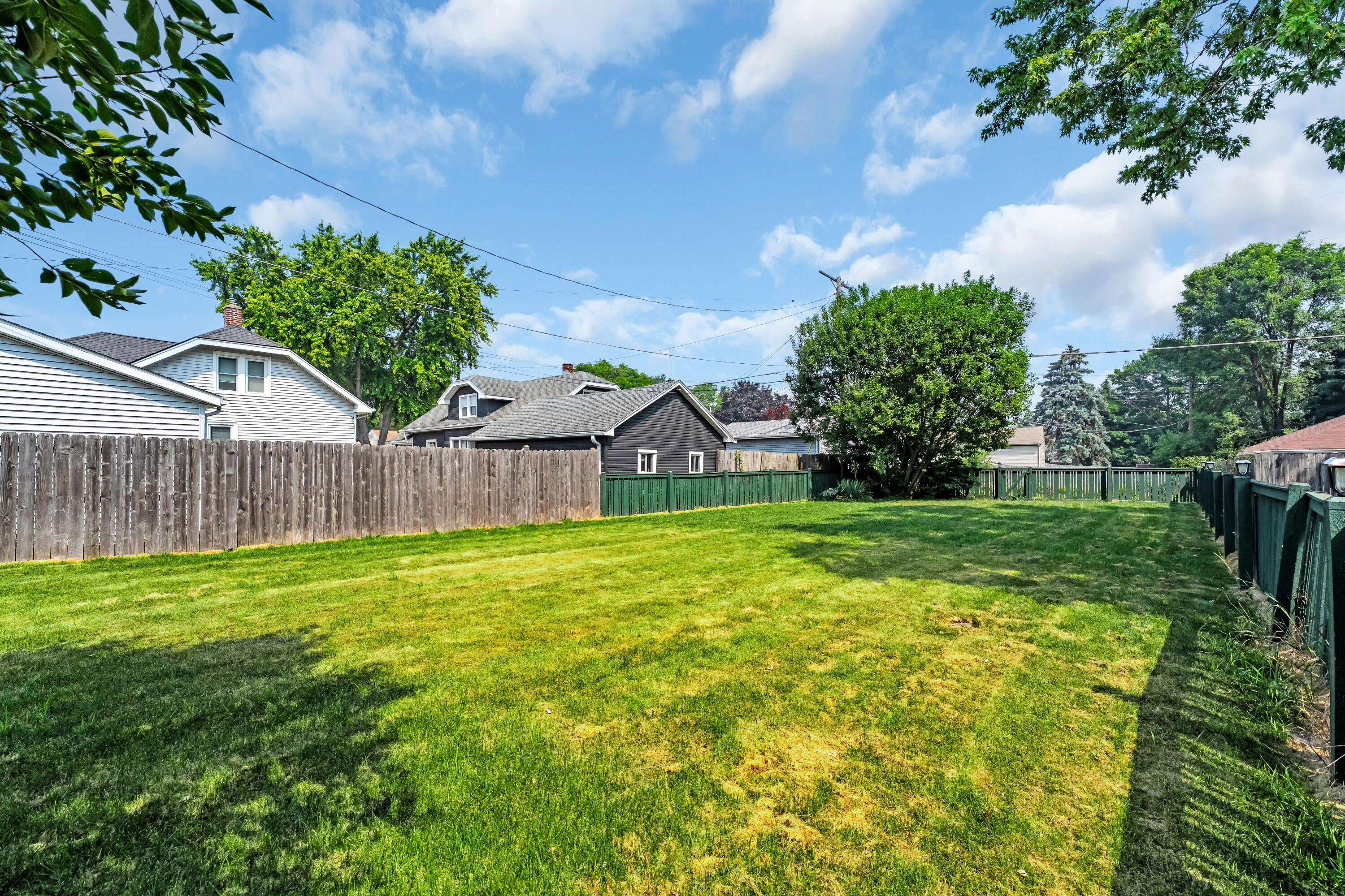 1755 Orchard Street Racine, WI 53405 - Photo 48 of 55 Photo (45)