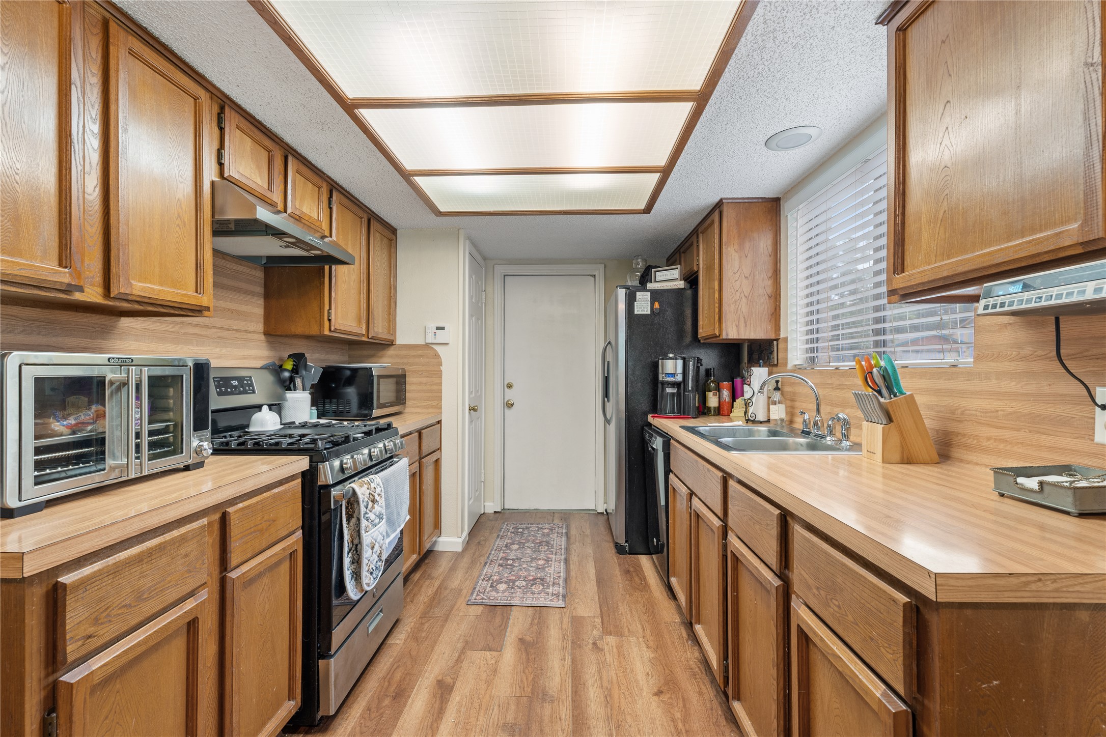 1606 Middleway Road Pflugerville, TX 78660 - Photo 11 of 34 Kitchen