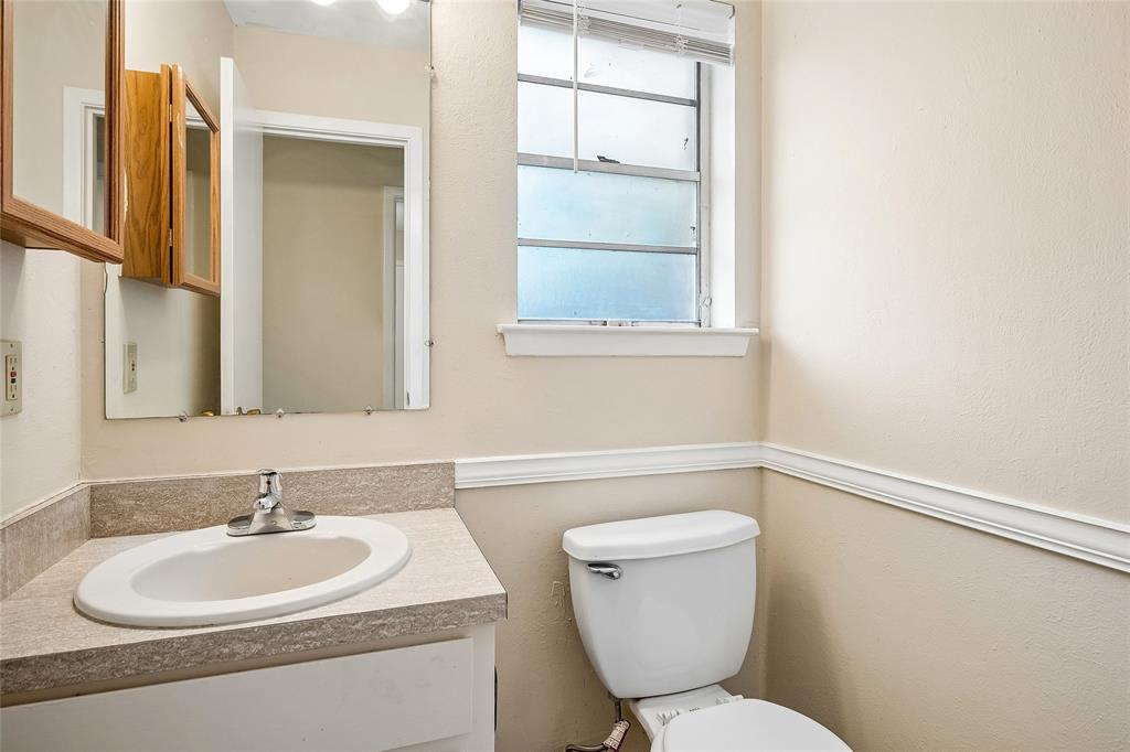 1903 North Floyd Road Richardson, TX 75080 - Photo 13 of 15 Powder bath adjacent to the 4th bedroom