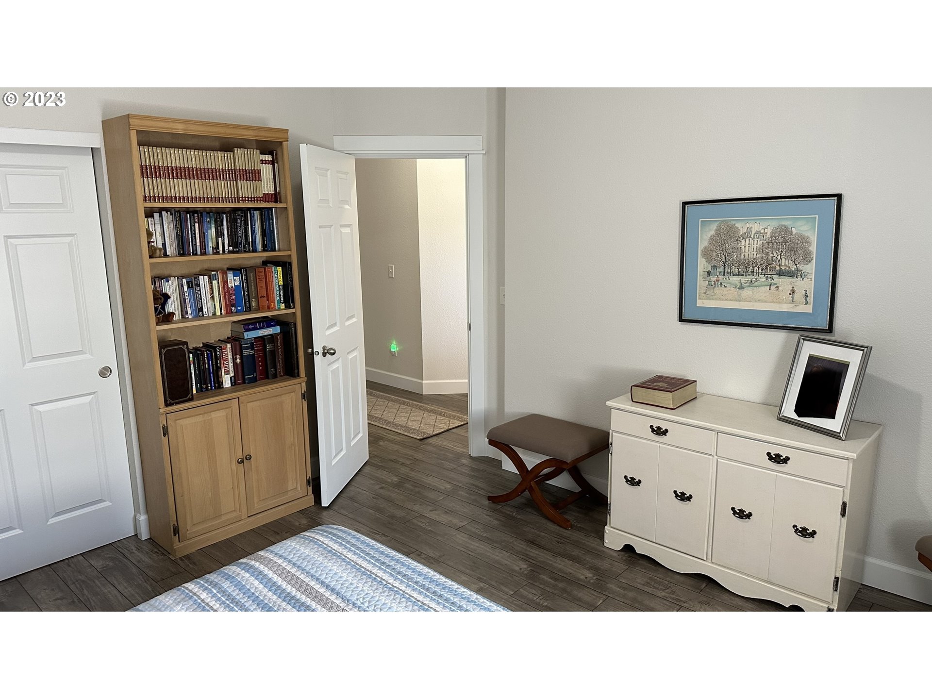 746 Divot Loop Sutherlin, OR 97479 - Photo 23 of 32 a living room with furniture and white walls