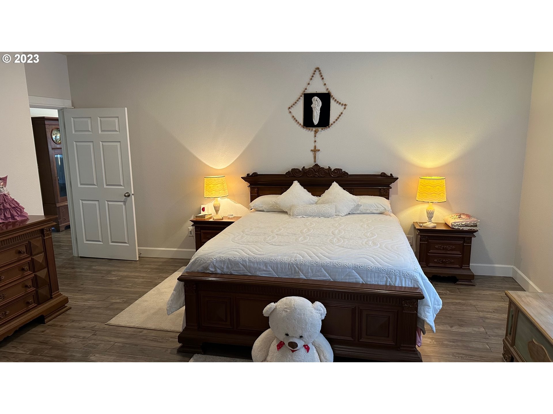 746 Divot Loop Sutherlin, OR 97479 - Photo 5 of 32 a living room with a couch and a flat screen tv