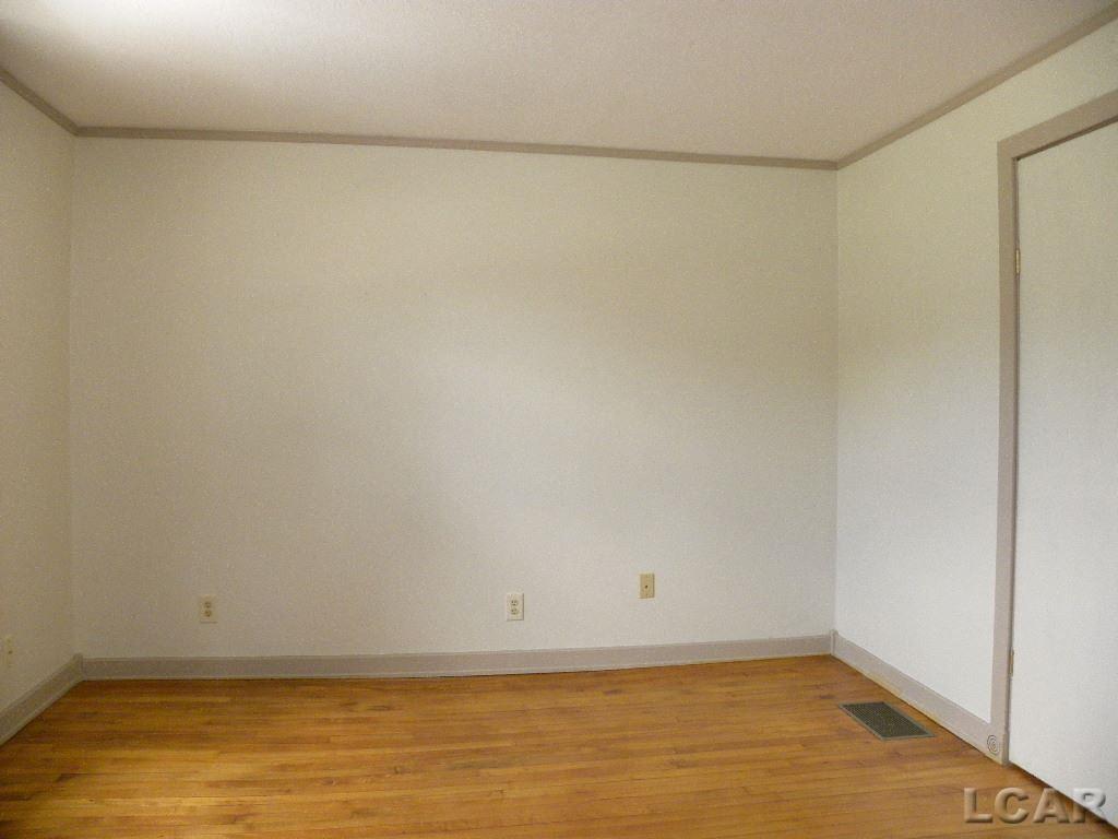 2754 East Carleton Road Adrian, MI 49221 - Photo 20 of 29 31354323-19.JPG