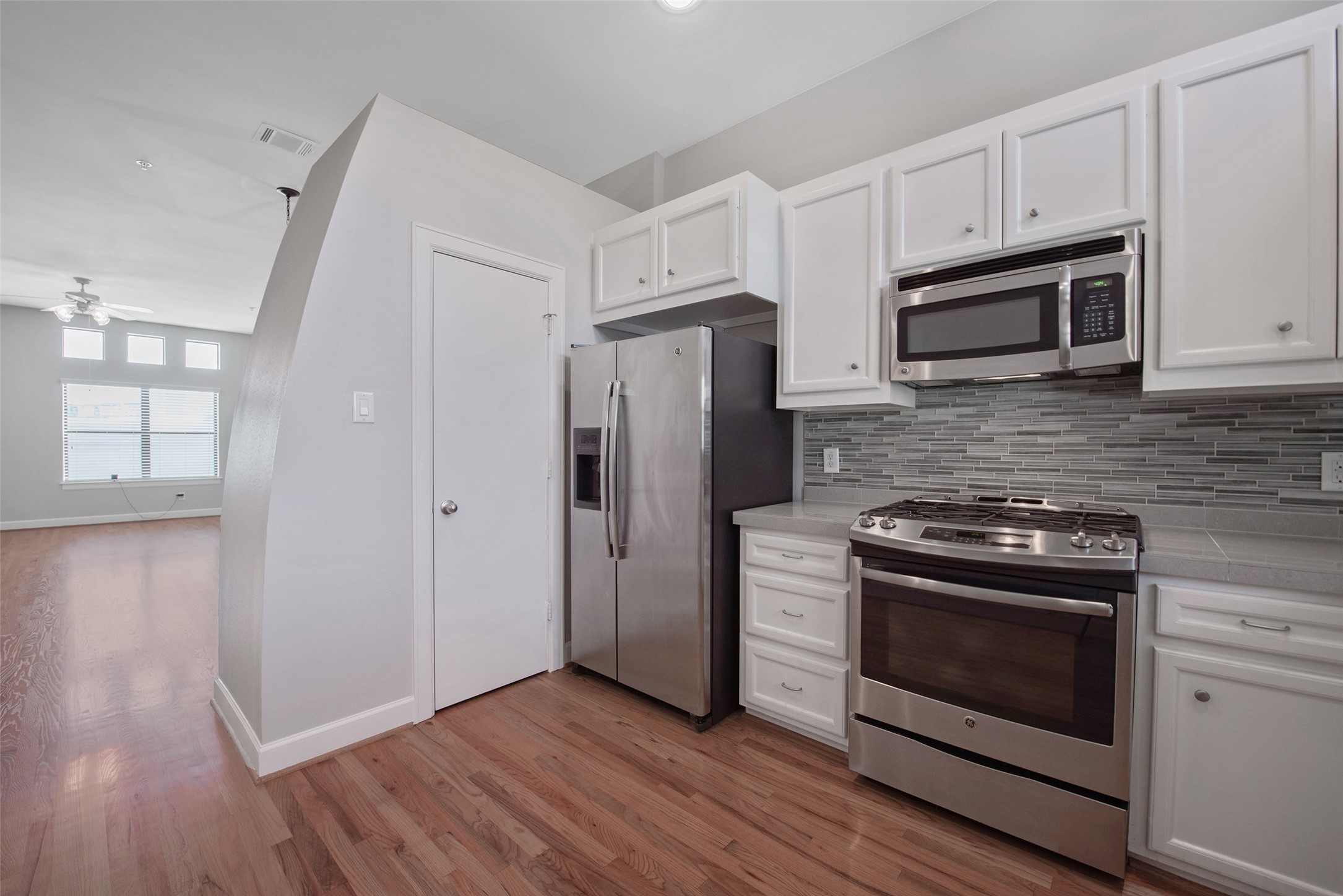 7650 Springhill Street, Unit 603 Houston, TX 77021 - Photo 10 of 26 a kitchen with granite countertop wooden floors and stainless steel appliances