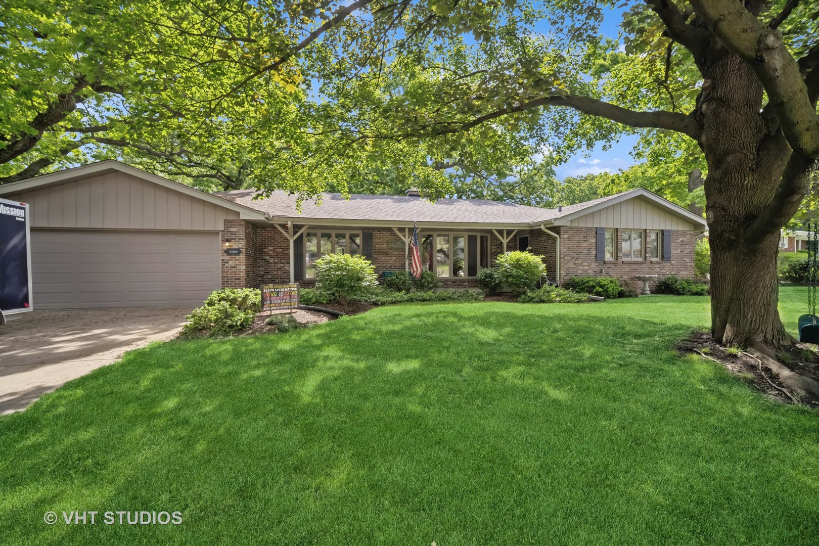 1059 Branch Road Gurnee, IL 60031 - Photo 3 of 28 a front view of house with yard and green space