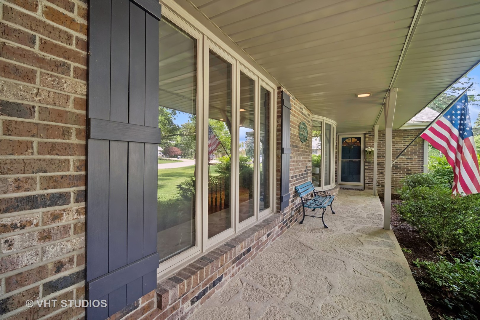 1059 Branch Road Gurnee, IL 60031 - Photo 4 of 28 a building outdoor space with seating space