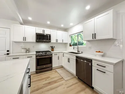 $879,000 | 1 Alta Drive, Petaluma, CA 94954
