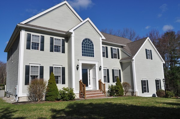 53 Locust Street Middleton, MA 01949 - Photo 2 of 30 Gallery Image 2