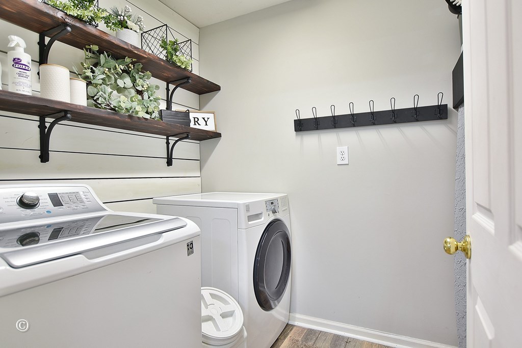 129 Hunter Road Cataula, GA 31804 - Photo 18 of 28 a utility room with dryer and washer