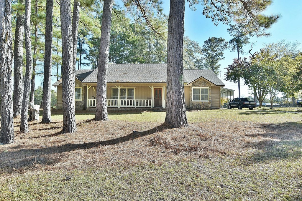 129 Hunter Road Cataula, GA 31804 - Photo 2 of 28 a view of a house with a yard