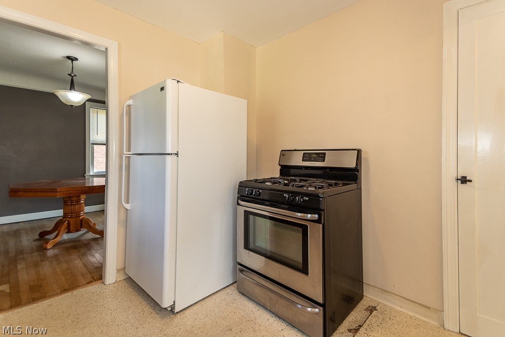 1567 Overbrook Road Cleveland, OH 44124 - Photo 8 of 19