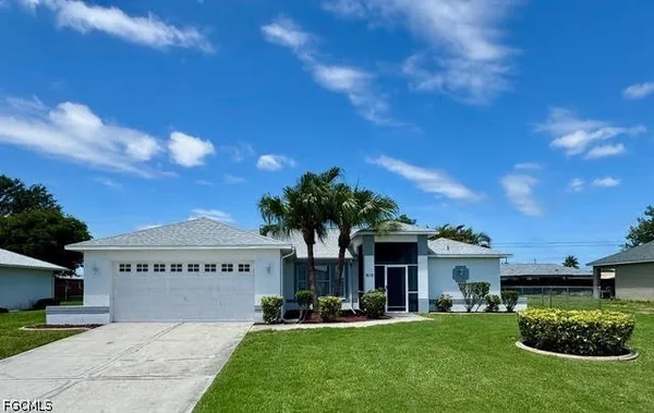 $1,900 | 910 Southwest 3rd Avenue, Cape Coral, FL 33991