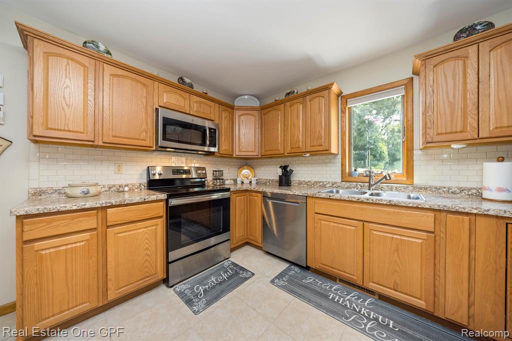8077 Avoca Road Avoca, MI 48006 - Photo 10 of 65