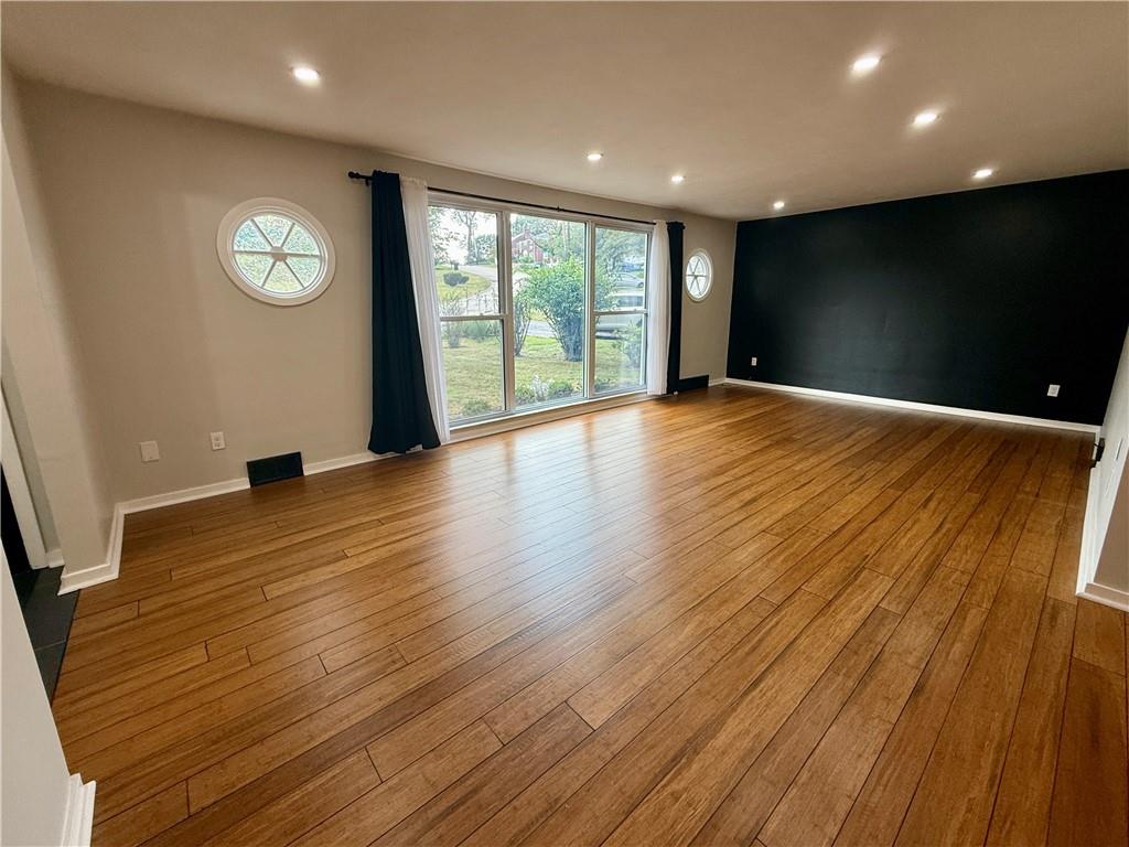 3548 Ridgewood Drive Pittsburgh, PA 15235 - Photo 4 of 25