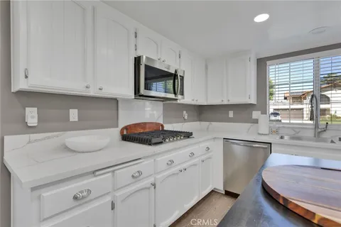 $695,000 | 18570 Niagara Drive, Victorville, CA 92395