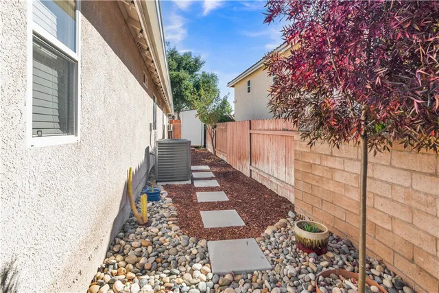 a view of a pathway with a house