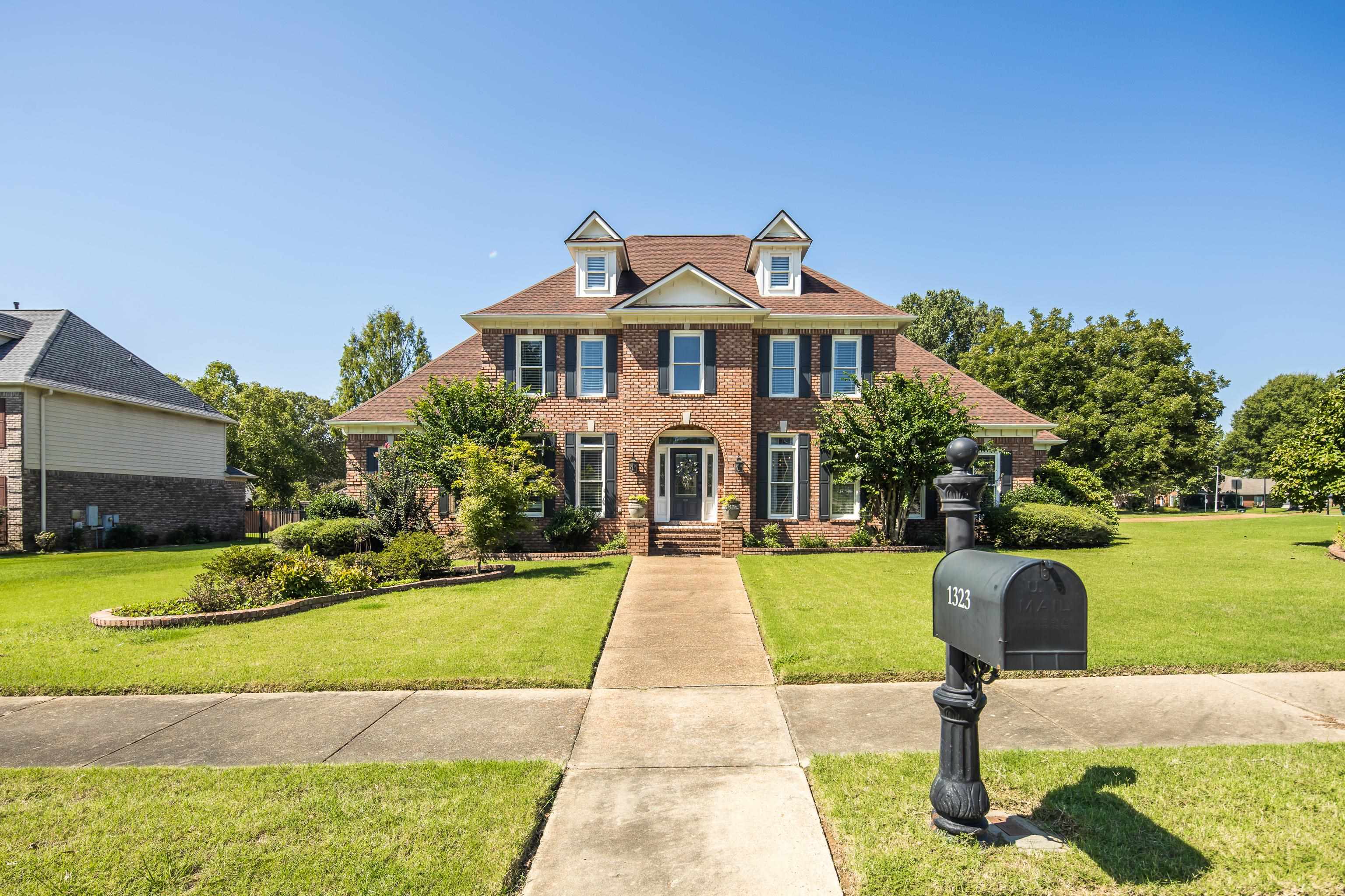 View of front of house with a front lawn