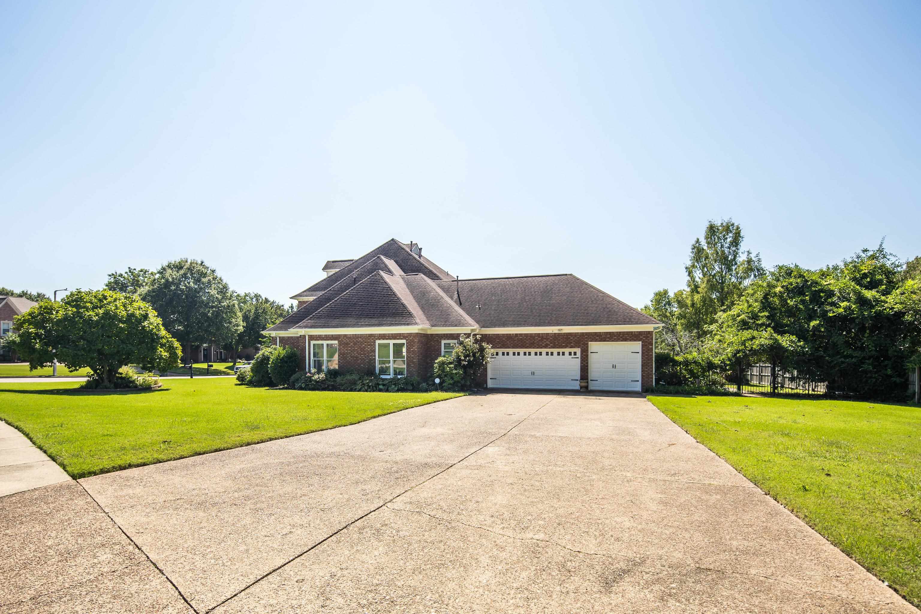 View of front of house featuring a front lawn and a garage