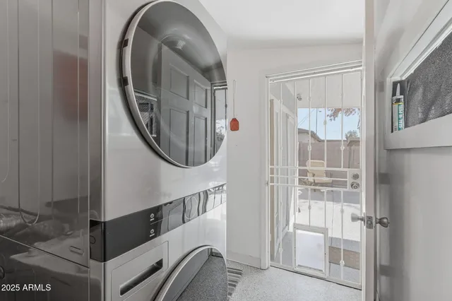 a view of livingroom with furniture