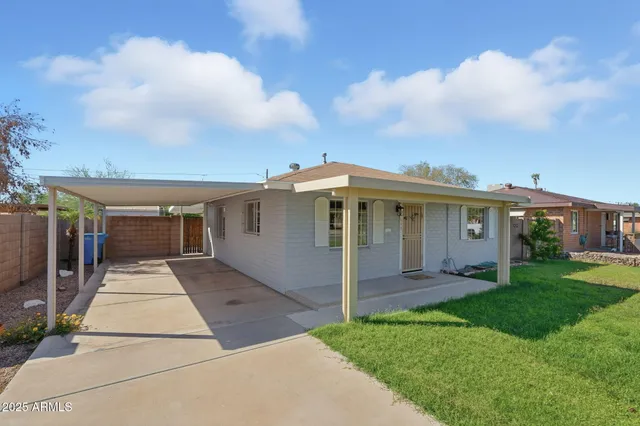 a front view of house with yard