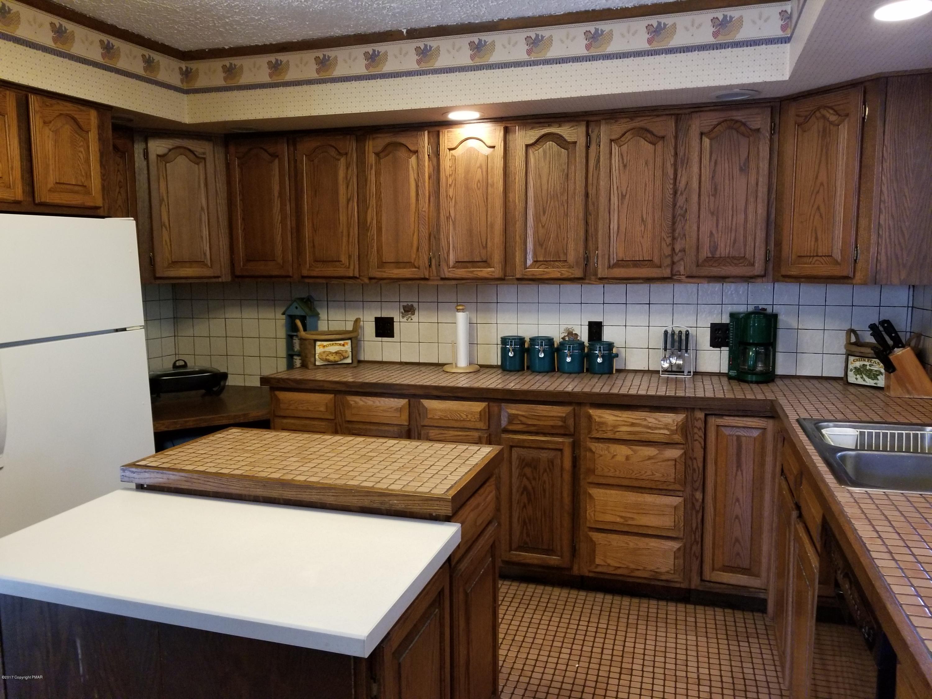 247 King Arthur Road Blakeslee, PA 18610 - Photo 7 of 56 20171112_115406 - Copy