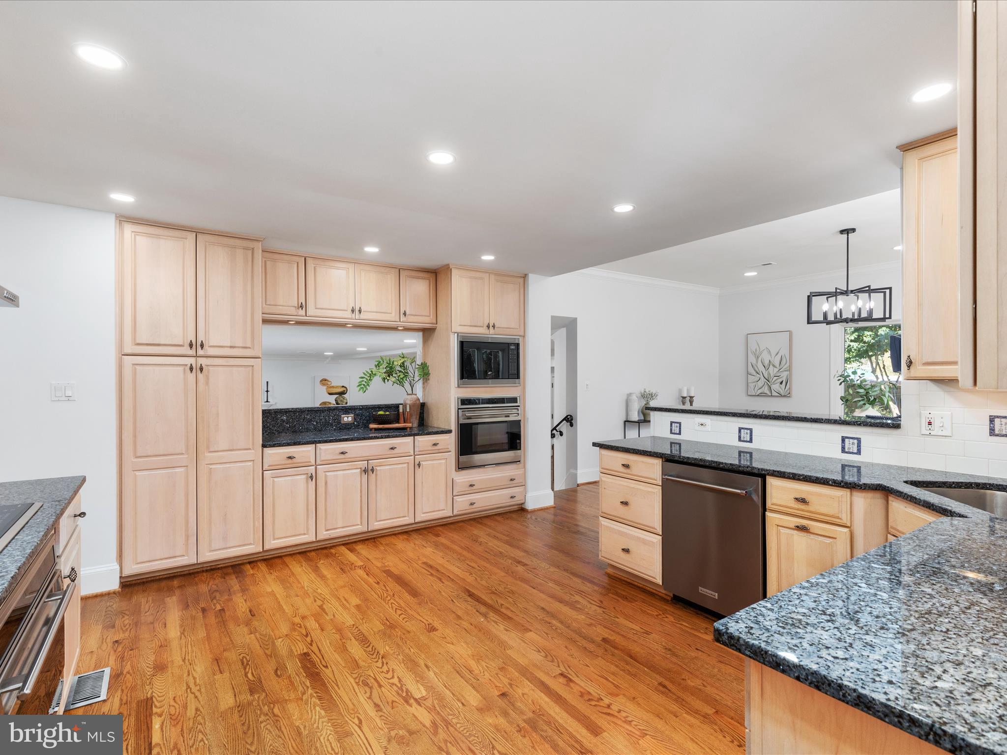 933 Ridge Drive McLean, VA 22101 - Photo 19 of 71 2E6A1735_933 Ridge Dr - Absolute Altitude - 10 - 2