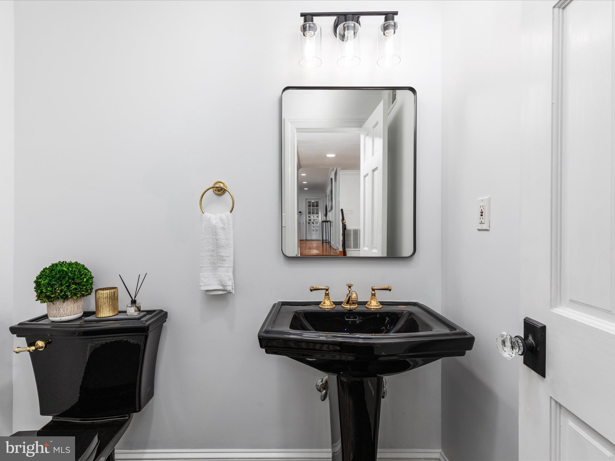 933 Ridge Drive McLean, VA 22101 - Photo 33 of 71 2E6A1798_933 Ridge Dr - Absolute Altitude - 10 - 2