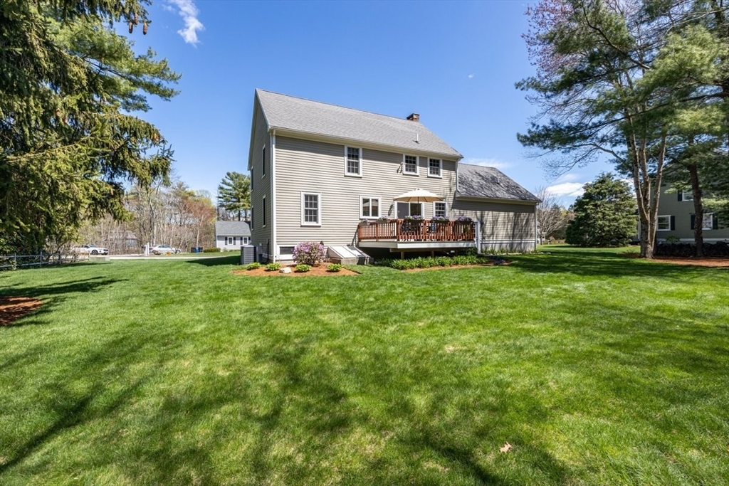 7 Tanglewood Road Walpole, MA 02032 - Photo 4 of 40