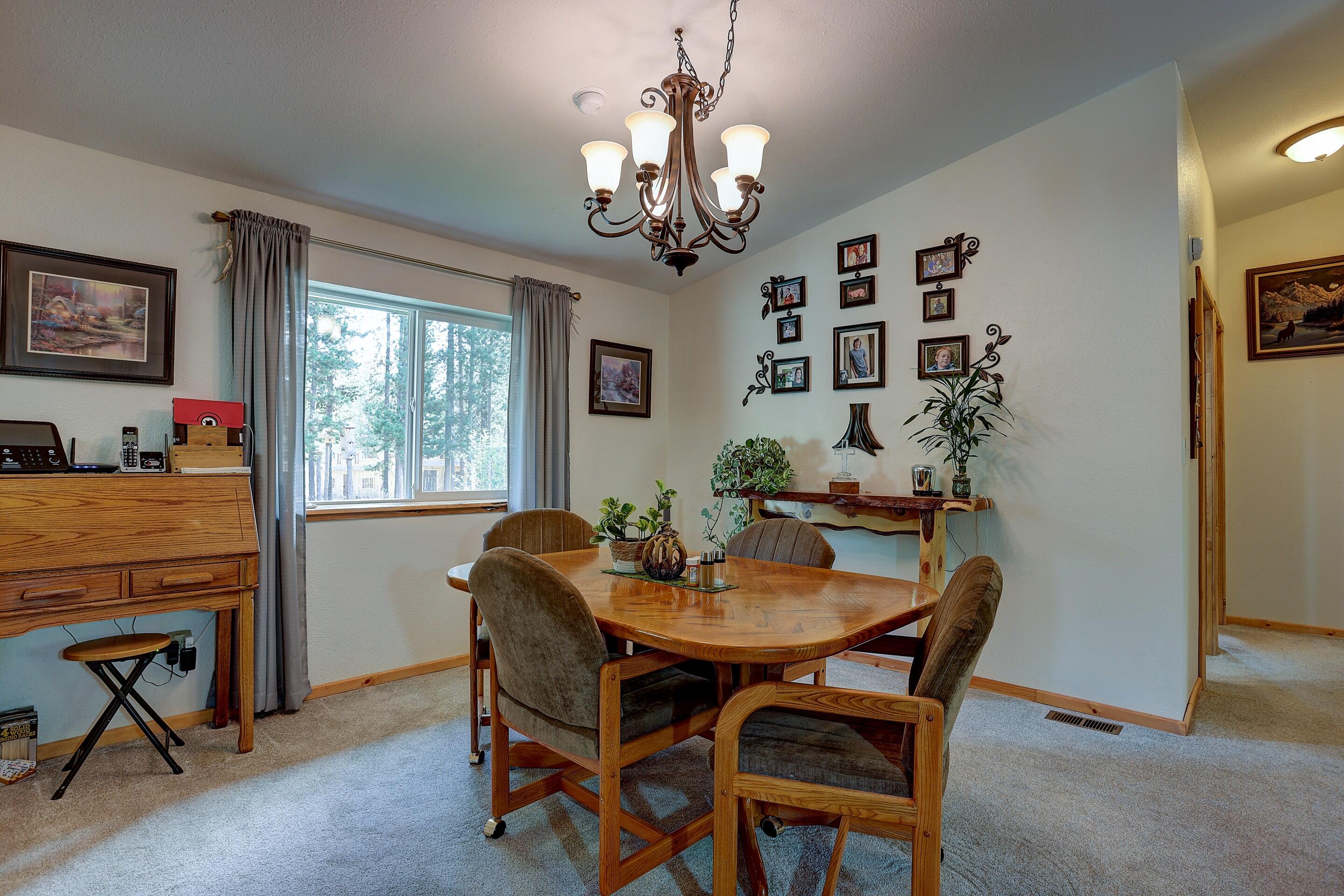 146507 Bills Road Gilchrist, OR 97737 - Photo 15 of 29 Bills Dinning room