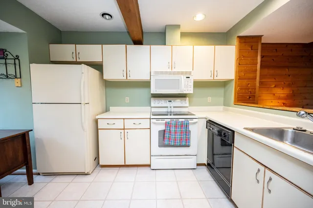 $394,000 | 5 Lakeview Court, Unit 5C, McHenry, MD 21541