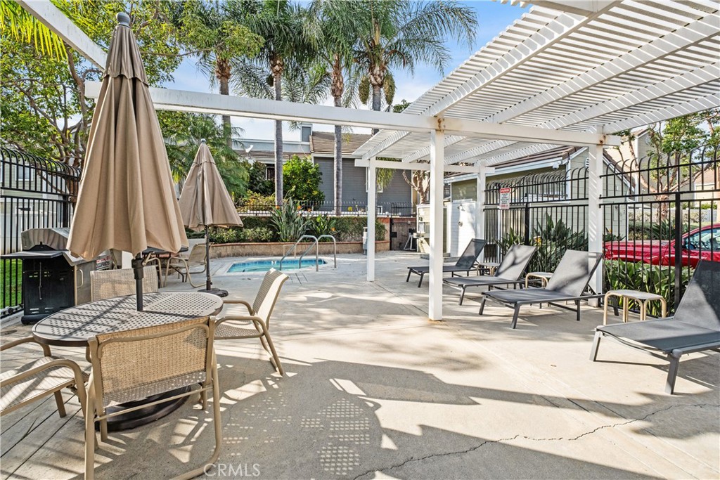 7 Oak Spring Lane, Unit 319 Aliso Viejo, CA 92656 - Photo 34 of 37 a building outdoor space with patio furniture and potted plants