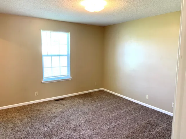 $1,050 | 101 Grant Avenue, Oak Grove, KY 42262