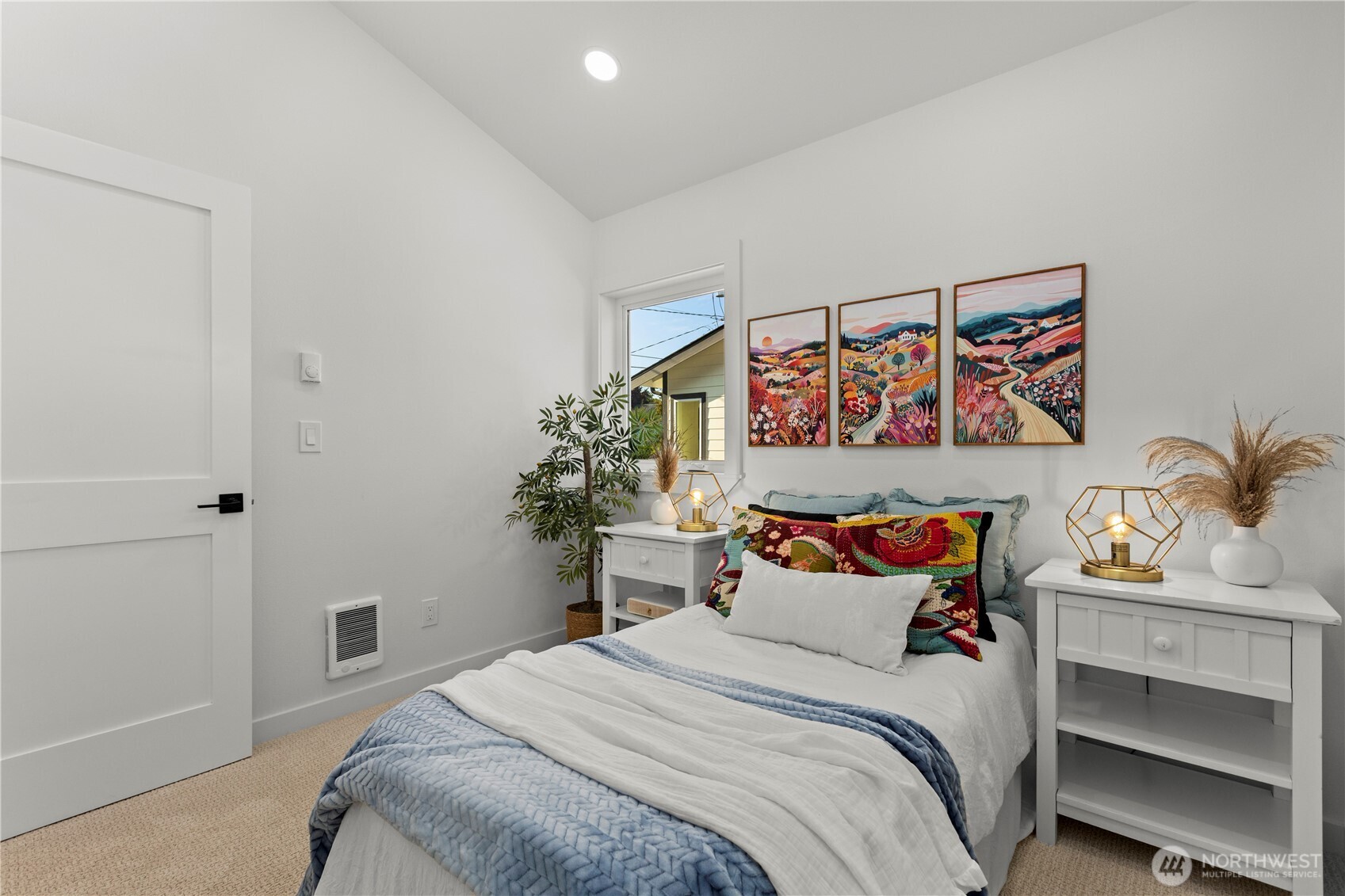 9735 Evanston Avenue North Seattle, WA 98103 - Photo 11 of 20