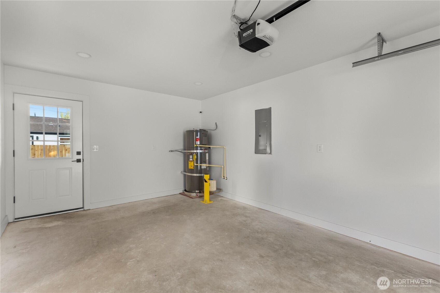 9735 Evanston Avenue North Seattle, WA 98103 - Photo 16 of 20