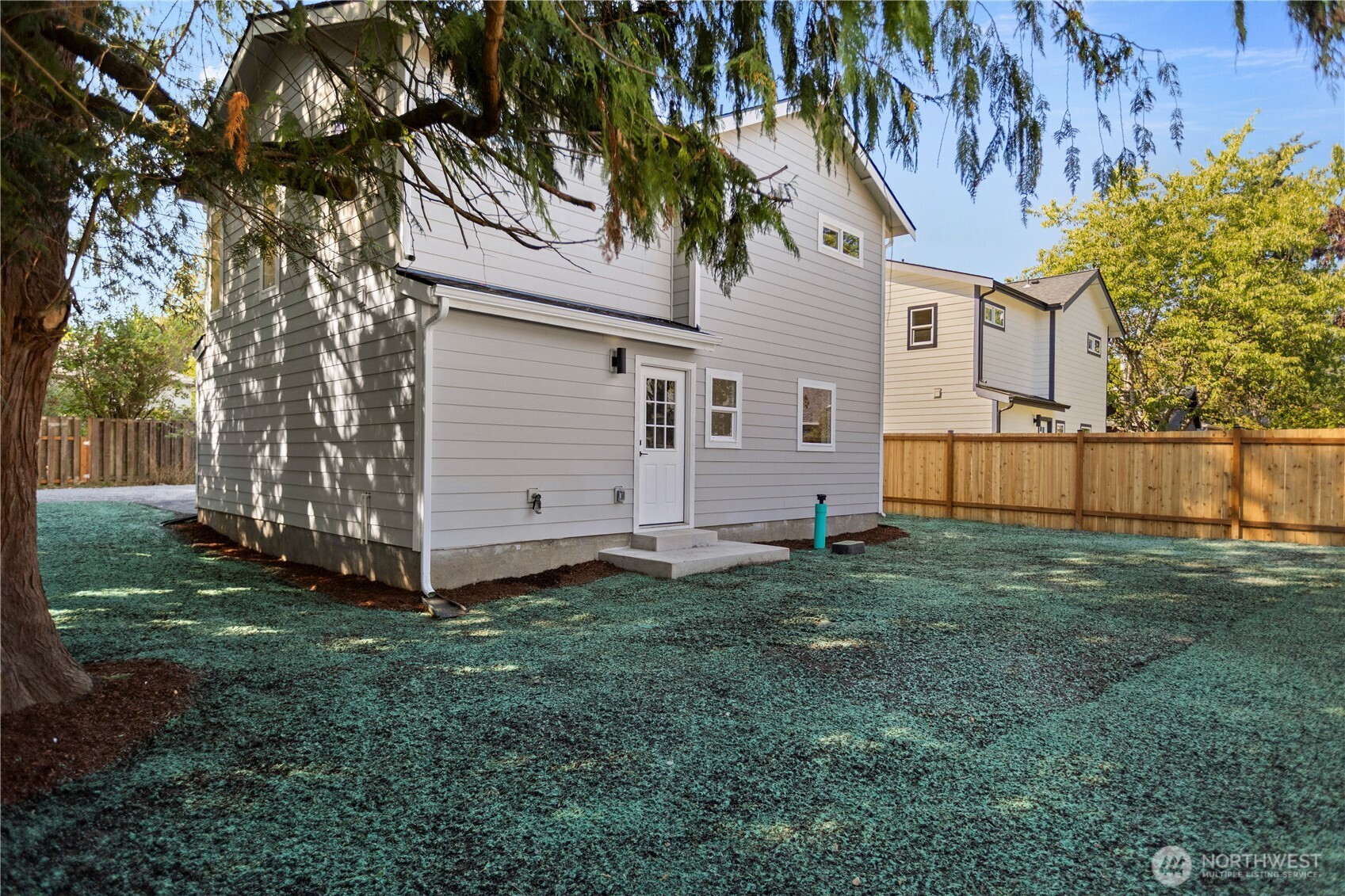 9735 Evanston Avenue North Seattle, WA 98103 - Photo 18 of 20