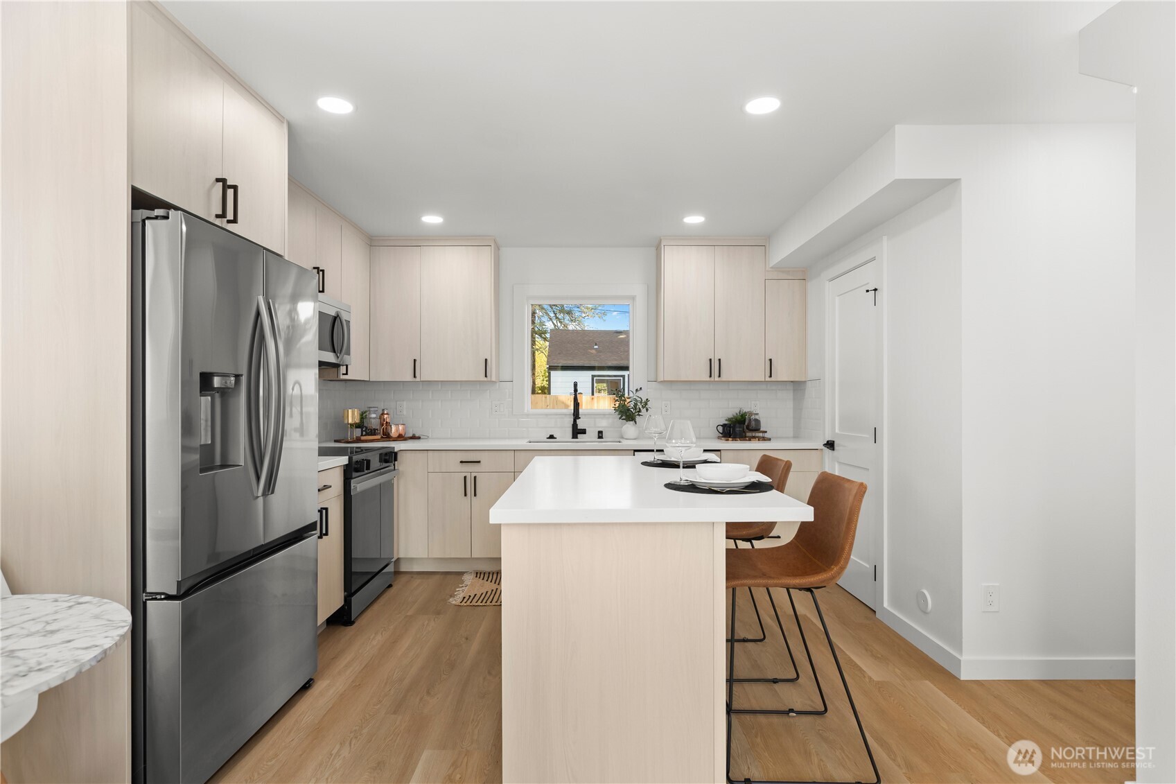 9735 Evanston Avenue North Seattle, WA 98103 - Photo 4 of 20