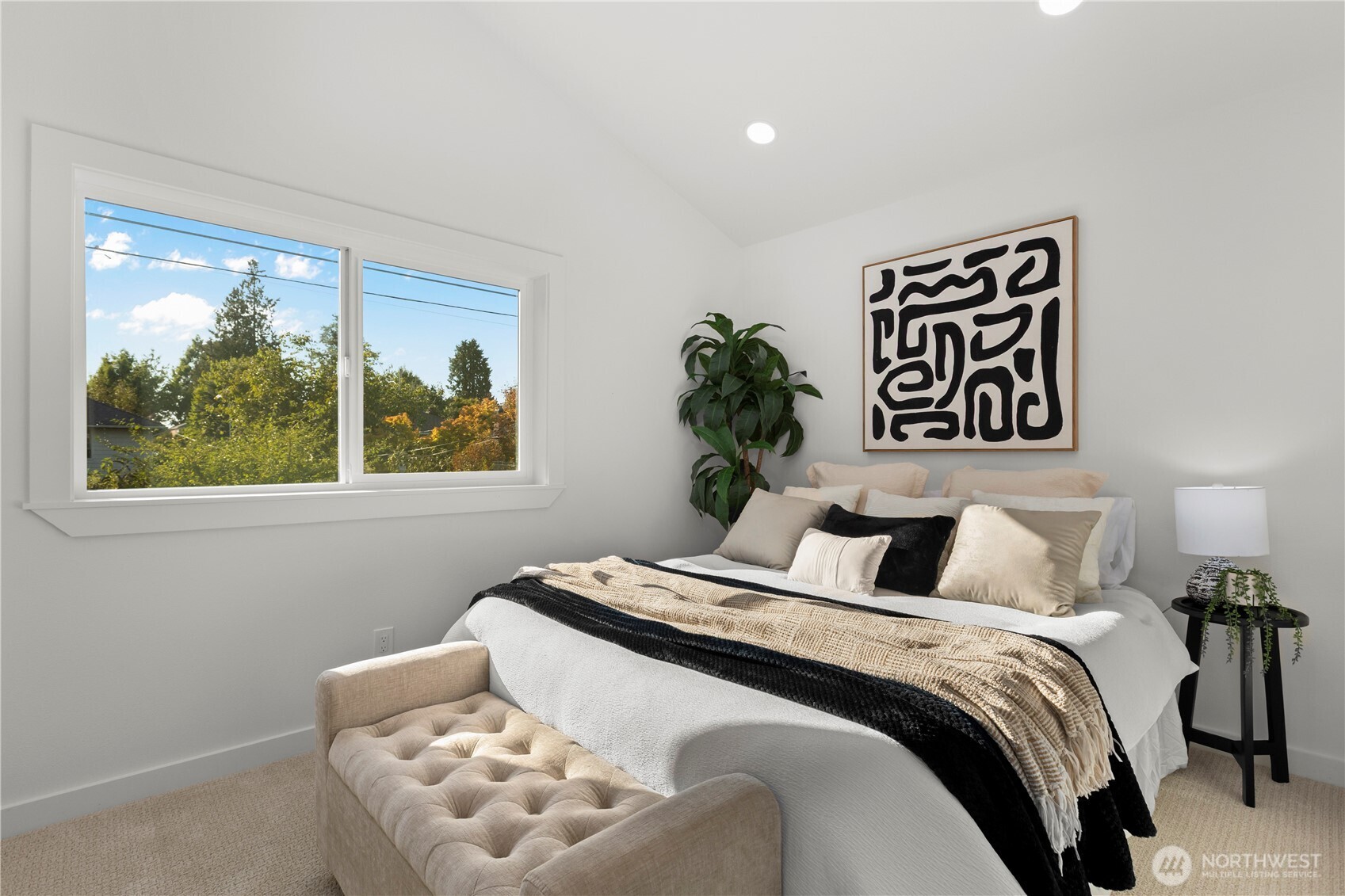 9735 Evanston Avenue North Seattle, WA 98103 - Photo 8 of 20