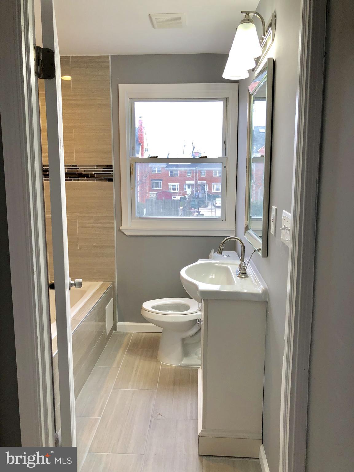 1915 Northbourne Road Baltimore, MD 21239 - Photo 9 of 22 Bath