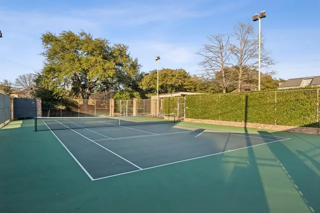 a view of a tennis court
